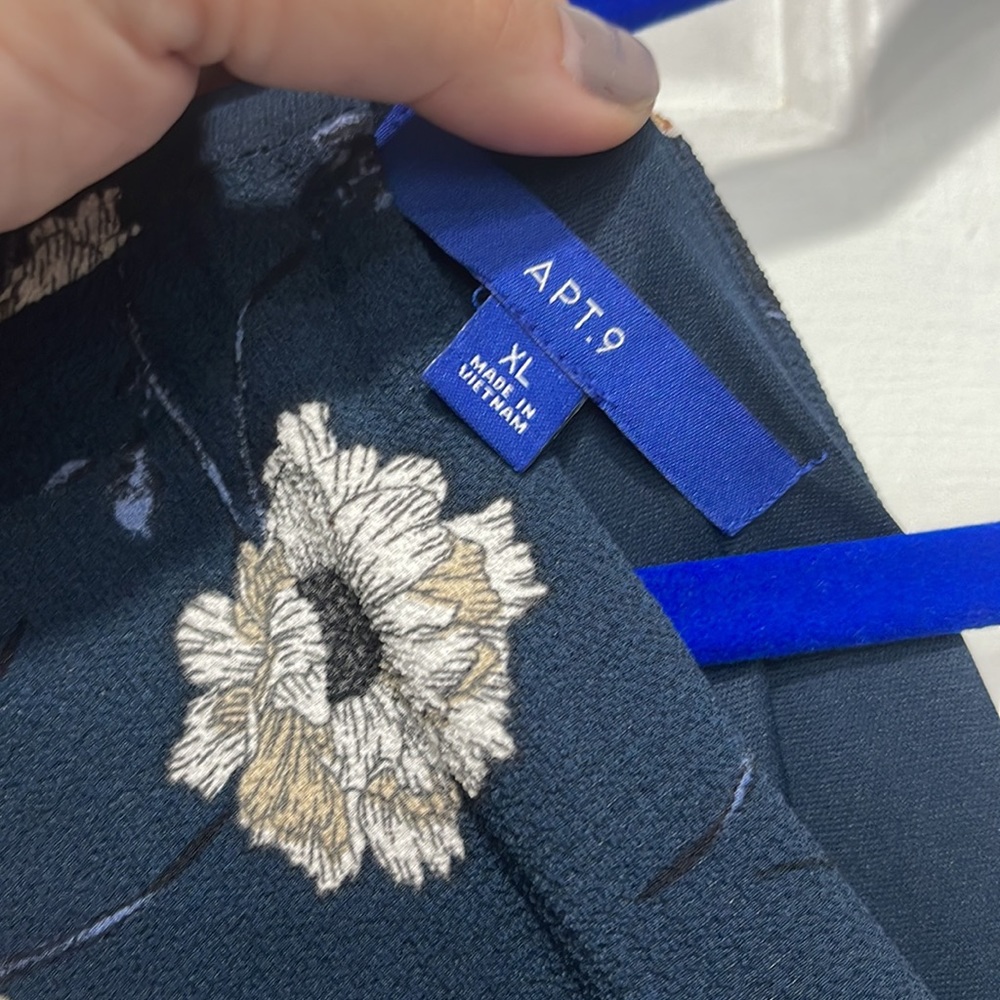 Apt. 9  Romper Size XL - Picture 4 of 8